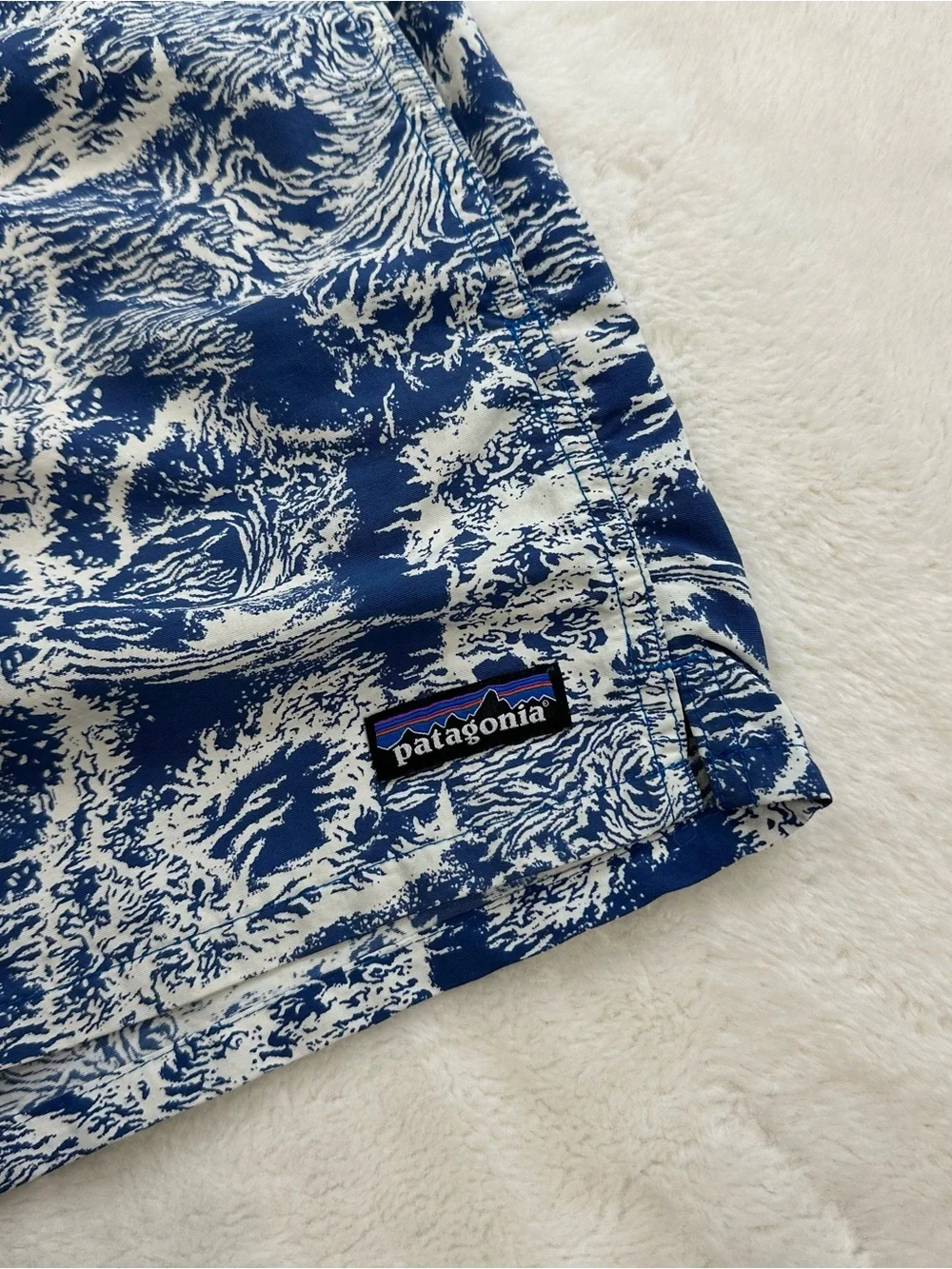 Patagonia Barely Baggies Shorts Crash Endless Blue Wave Print Large 57044
